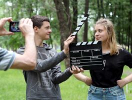 En….ACTIE!