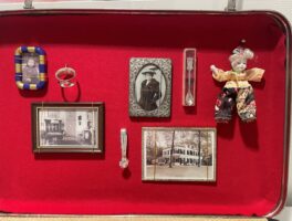 Van wie is die koffer?