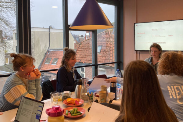 Eline bij de ICC-cursus van NEOS