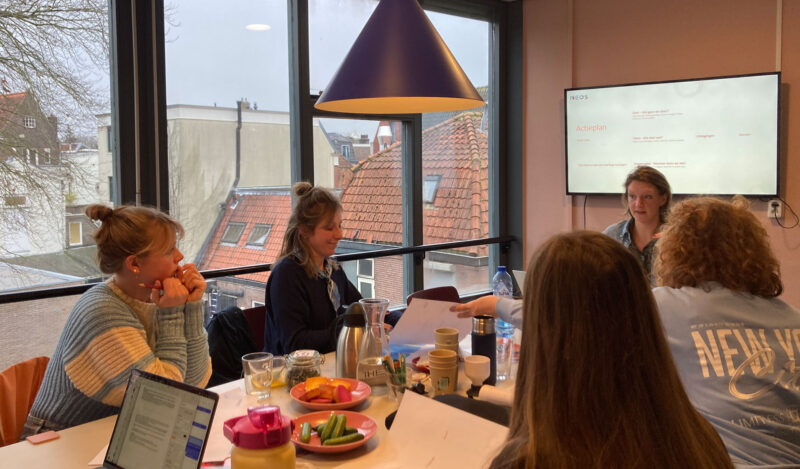 Eline bij de ICC-cursus van NEOS